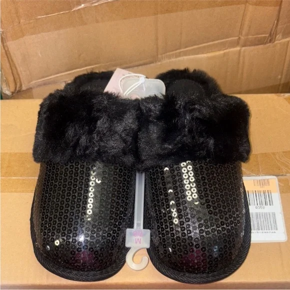 NWT Auden Black Sequin Faux Fur Slippers, Size 7/8 - Picture 1 of 3